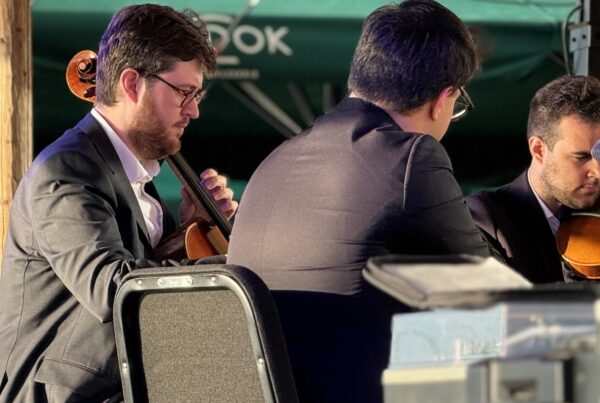 Cuarteto Iberia live tijdens zomerconcert op terras bij het Muziekgebouw aan het IJ