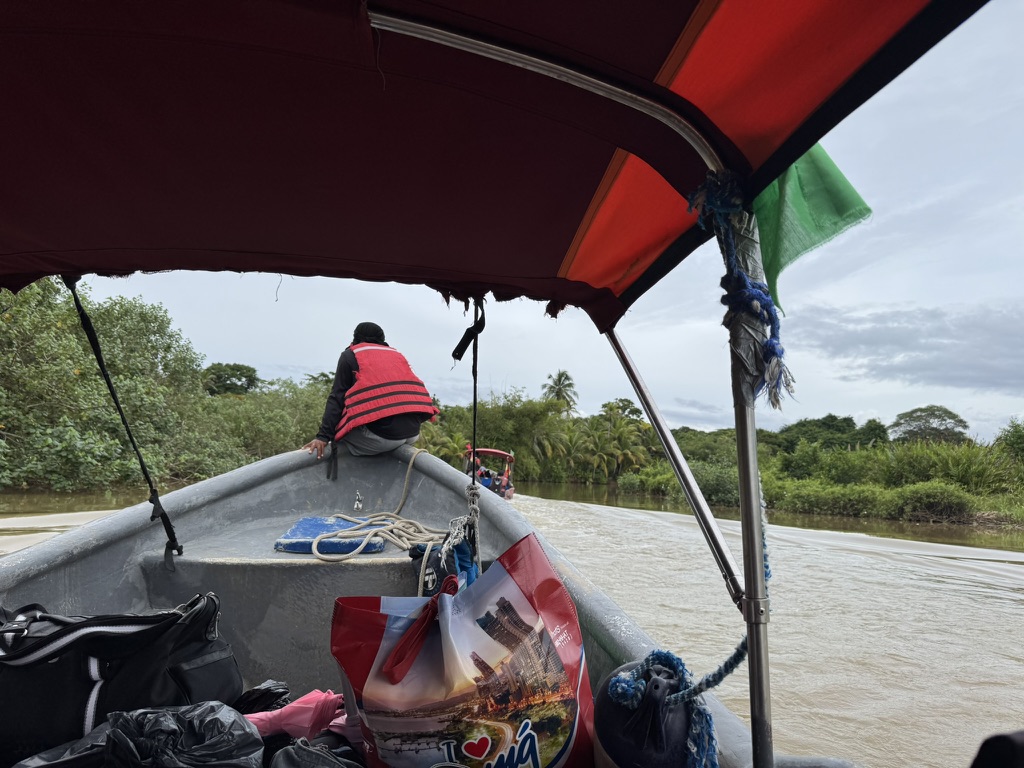 Bootreis naar San Blas eilanden Panama met lokale Guna bewoner