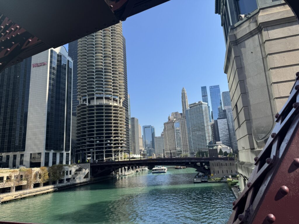 Twee manieren om Chicago te bekijken: bus of boot
